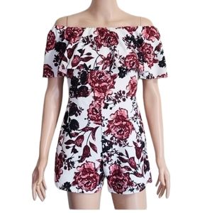 Almost Famous Ruffled Floral Romper Size‎ M